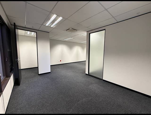 122M² OFFICE TO LET IN PARKTOWN